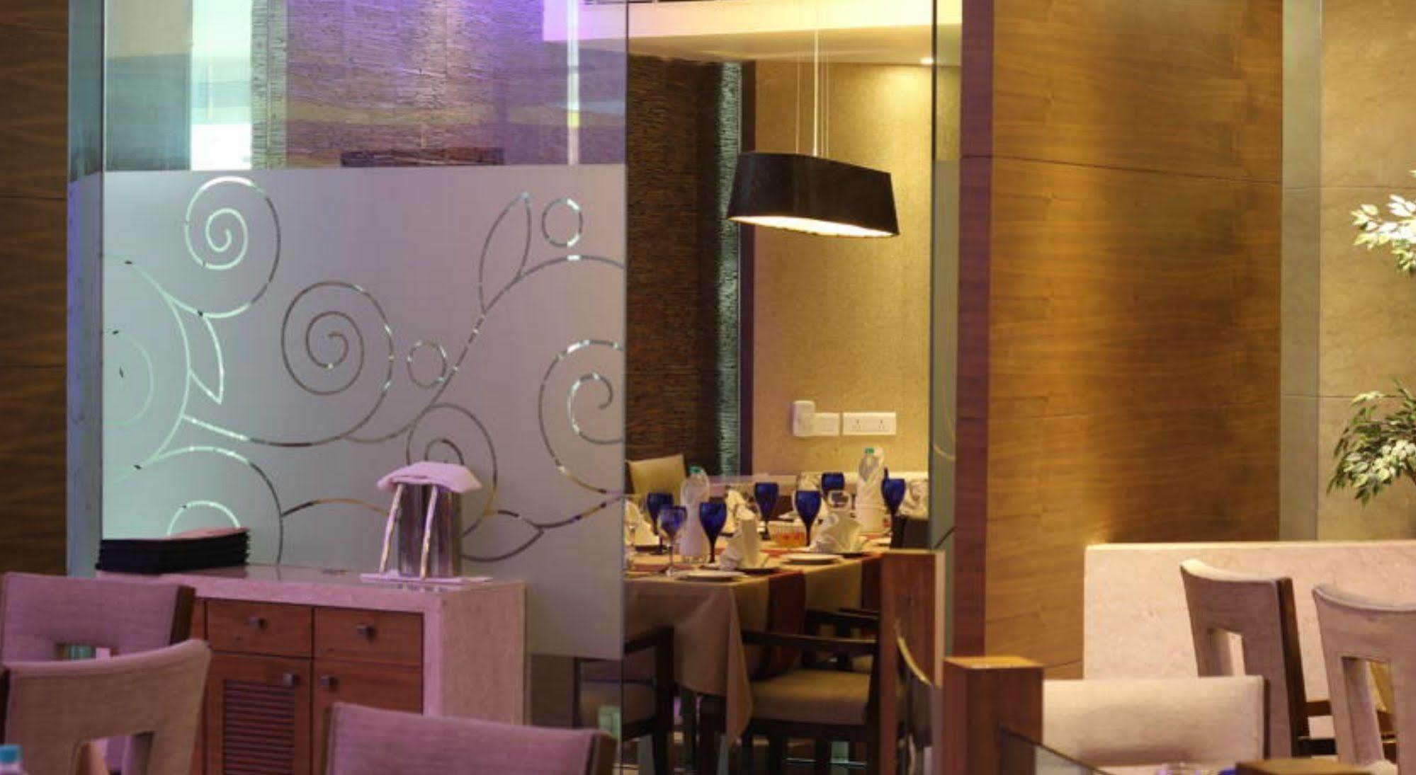 מלון Ramada By Wyndham נאווי מומבאי מראה חיצוני תמונה