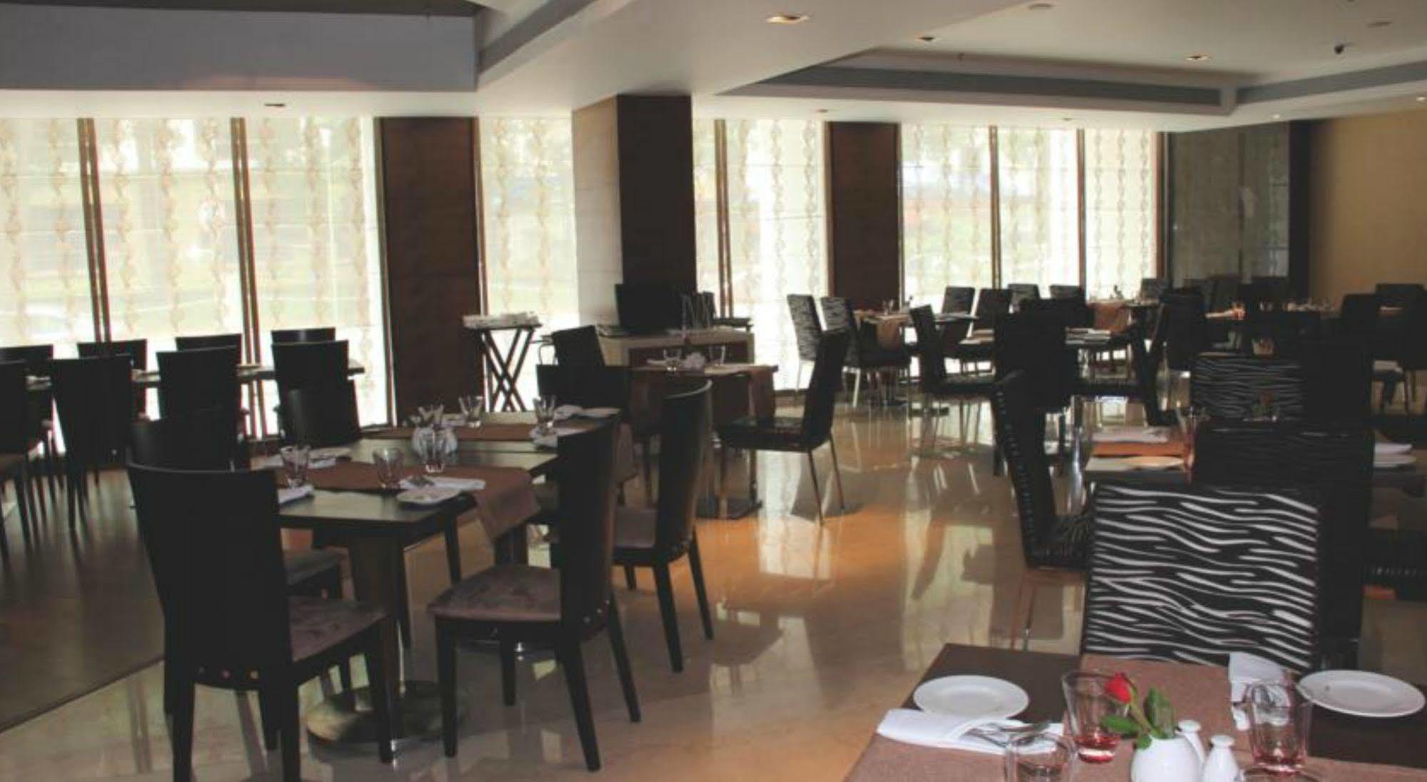 מלון Ramada By Wyndham נאווי מומבאי מראה חיצוני תמונה