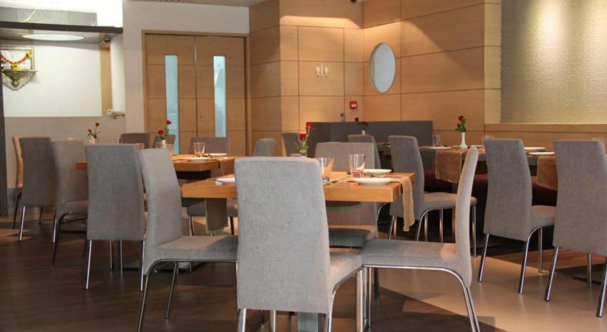 מלון Ramada By Wyndham נאווי מומבאי מראה חיצוני תמונה